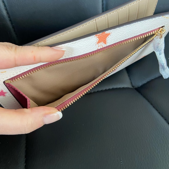 NEW🎉COACH SLIM ZIP WALLET IN WHITE - Picture 4 of 8